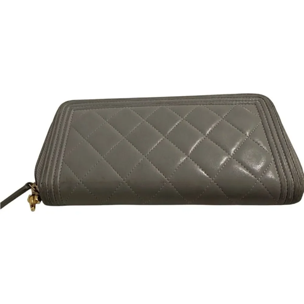 Chanel Gray Quilted Leather Wallet with Gold Clasp - Picture 3 of 10